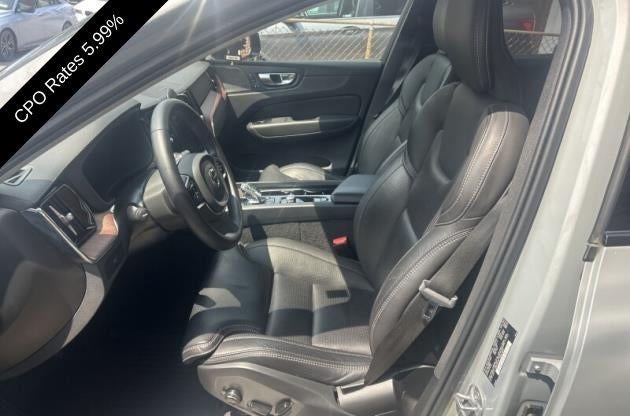 2024 Volvo XC60 B5 AWD Ultimate Dark Theme