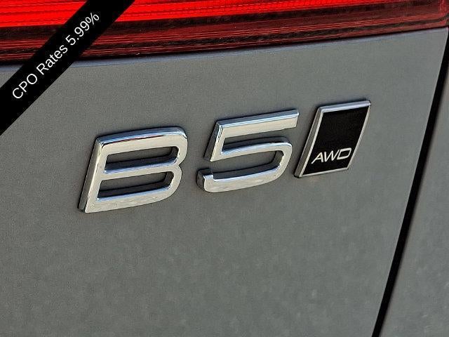 2024 Volvo XC60 B5 AWD Ultimate Dark Theme