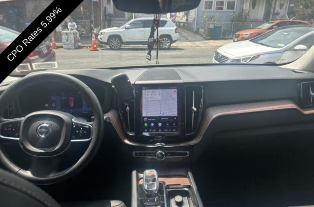 2024 Volvo XC60 B5 AWD Ultimate Dark Theme