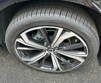 2024 Volvo XC60 B5 AWD Ultimate Dark Theme