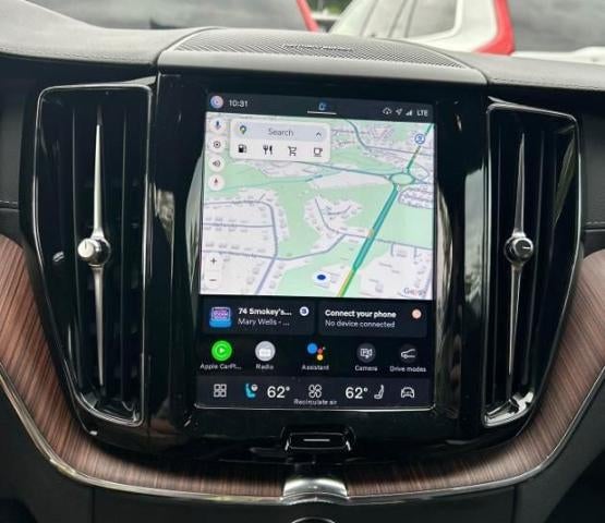 2024 Volvo XC60 B5 AWD Ultimate Dark Theme