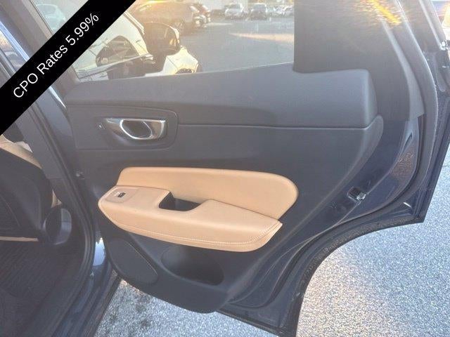 2024 Volvo XC60 B5 AWD Ultimate Dark Theme