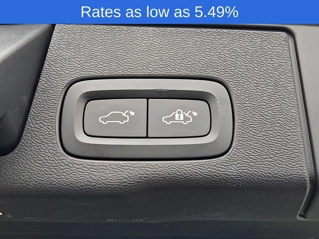 2023 Volvo XC60 B5 AWD Plus Bright Theme