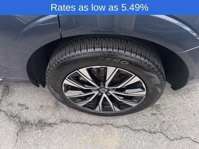 2023 Volvo XC60 B5 AWD Plus Bright Theme