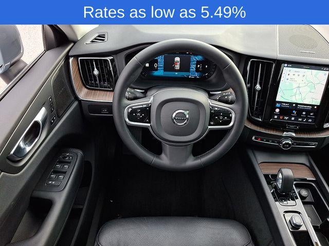 2023 Volvo XC60 B5 AWD Plus Bright Theme