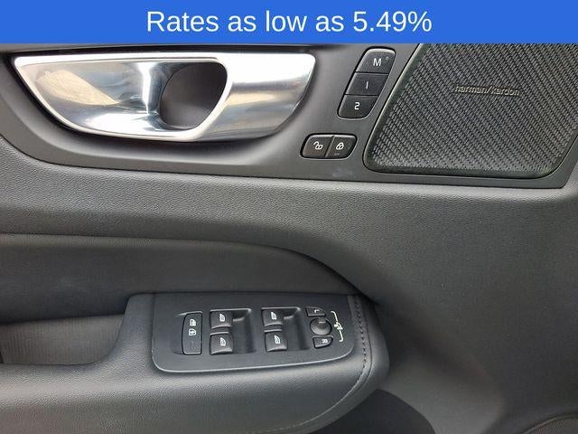 2023 Volvo XC60 B5 AWD Plus Bright Theme