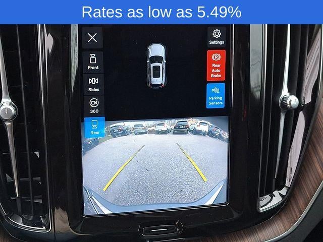 2023 Volvo XC60 B5 AWD Plus Bright Theme