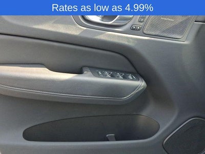 2023 Volvo XC60 B5 AWD Plus Dark Theme