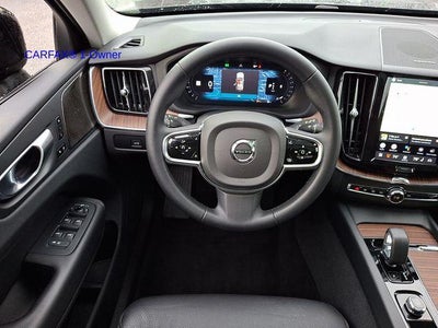2023 Volvo XC60 B5 AWD Plus Dark Theme