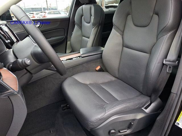 2023 Volvo XC60 B5 AWD Plus Dark Theme