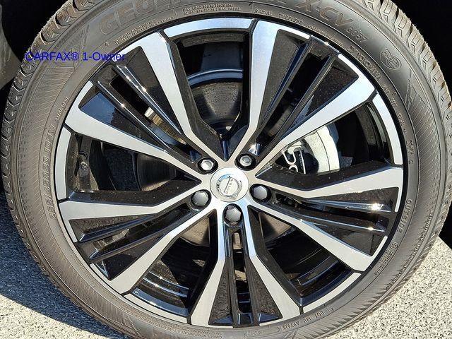 2023 Volvo XC60 B5 AWD Plus Dark Theme