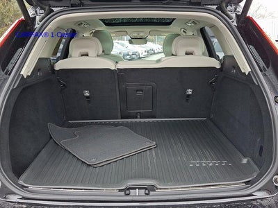 2023 Volvo XC60 B5 AWD Plus Dark Theme