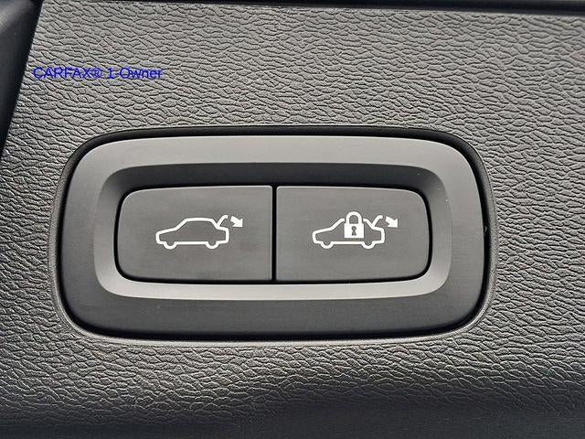 2023 Volvo XC60 B5 AWD Plus Dark Theme