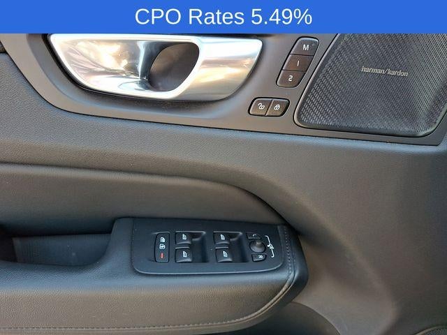 2023 Volvo XC60 B5 AWD Plus Dark Theme