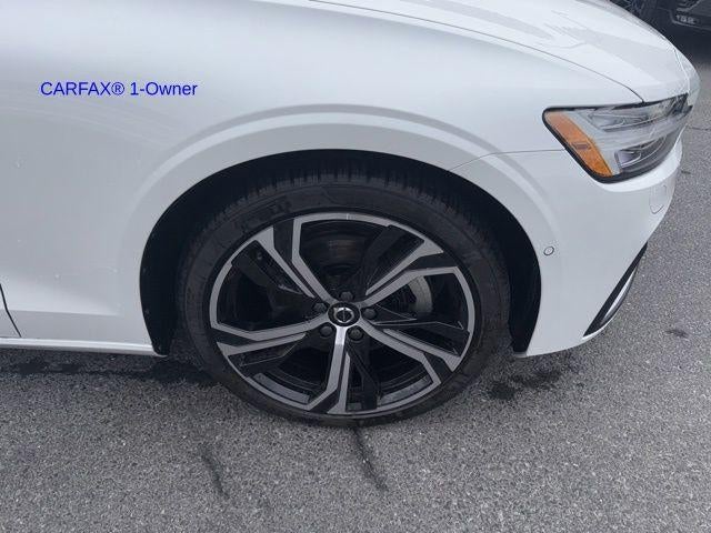 2023 Volvo XC60 B5 AWD Plus Dark Theme