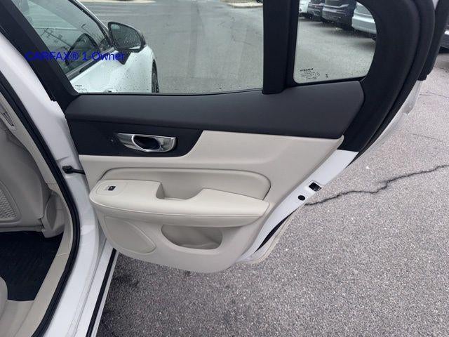 2023 Volvo XC60 B5 AWD Plus Dark Theme