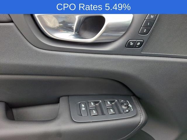 2023 Volvo XC60 B5 AWD Plus Dark Theme