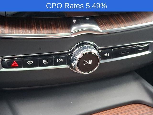 2023 Volvo XC60 B5 AWD Plus Dark Theme