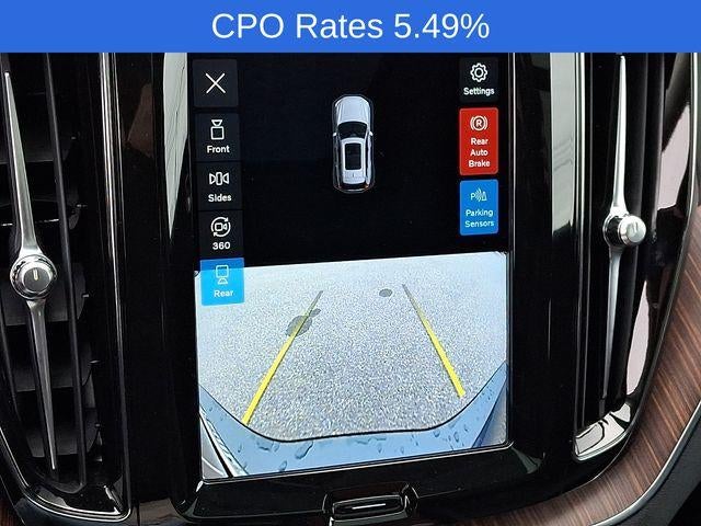 2023 Volvo XC60 B5 AWD Plus Dark Theme