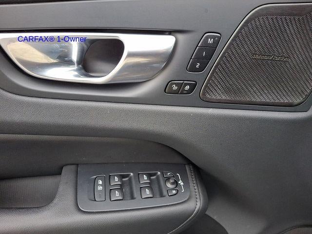 2023 Volvo XC60 B5 AWD Plus Dark Theme