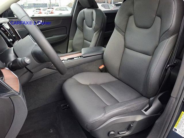 2023 Volvo XC60 B5 AWD Plus Dark Theme