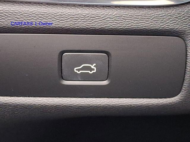 2023 Volvo XC60 B5 AWD Plus Dark Theme