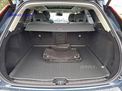 2023 Volvo XC60 B5 AWD Plus Dark Theme