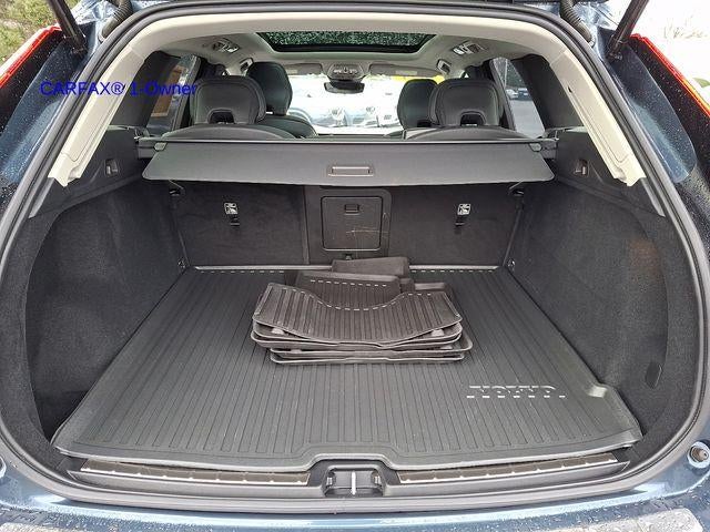 2023 Volvo XC60 B5 AWD Plus Dark Theme