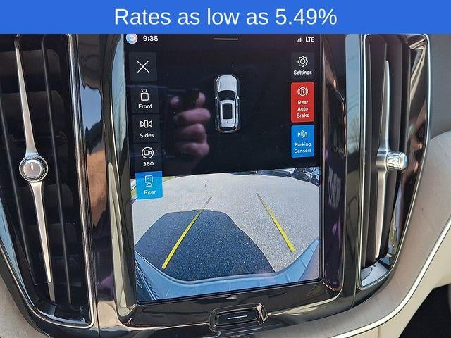 2023 Volvo XC60 B5 AWD Plus Dark Theme