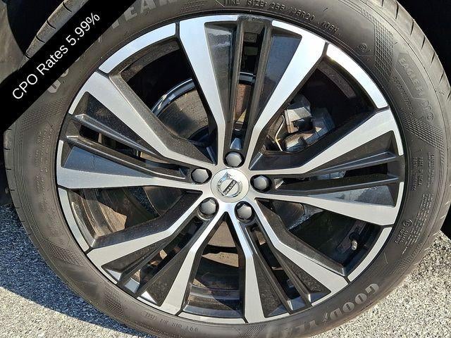 2023 Volvo XC60 B5 AWD Plus Dark Theme