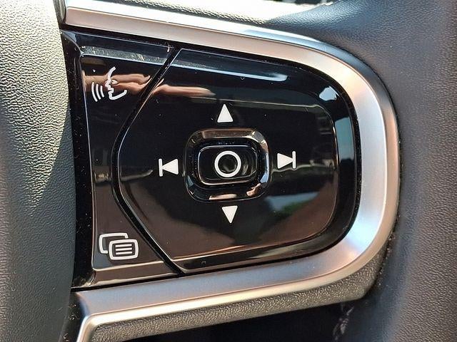 2023 Volvo XC60 B5 AWD Plus Dark Theme