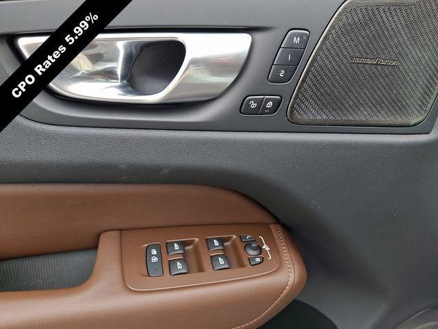 2023 Volvo XC60 B5 AWD Plus Dark Theme