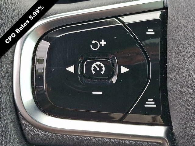 2023 Volvo XC60 B5 AWD Plus Dark Theme