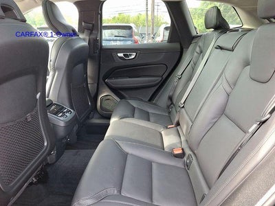 2023 Volvo XC60 B5 AWD Ultimate Dark Theme