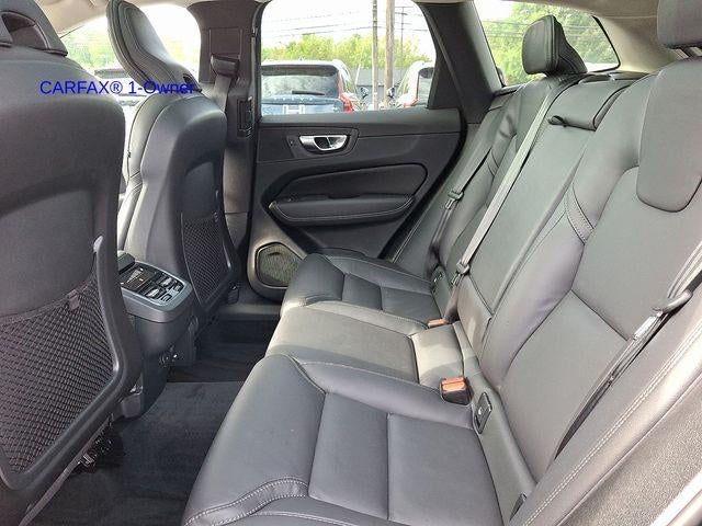 2023 Volvo XC60 B5 AWD Ultimate Dark Theme