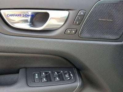 2023 Volvo XC60 B5 AWD Ultimate Dark Theme