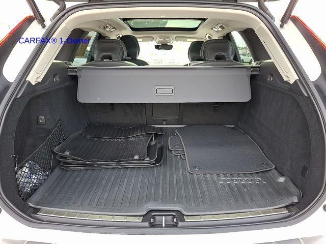 2023 Volvo XC60 B5 AWD Ultimate Dark Theme