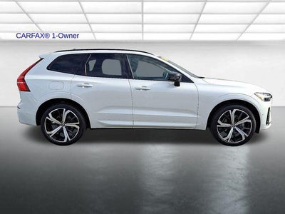 2023 Volvo XC60 B5 AWD Ultimate Dark Theme