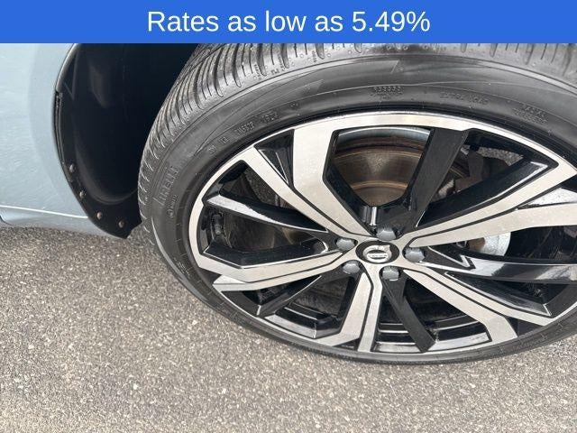 2023 Volvo XC60 B5 AWD Ultimate Dark Theme