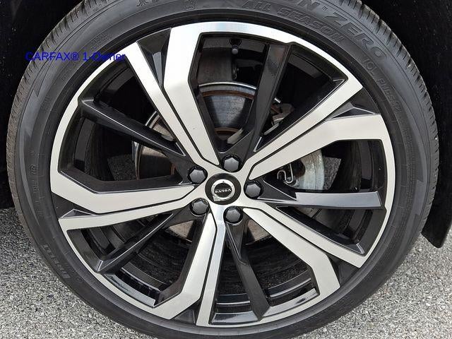 2023 Volvo XC60 B5 AWD Ultimate Dark Theme