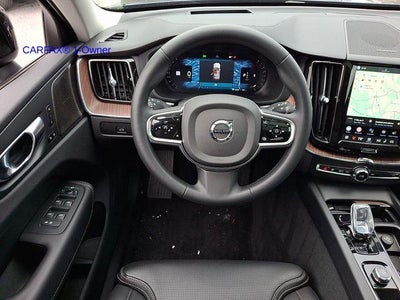2023 Volvo XC60 B5 AWD Ultimate Dark Theme