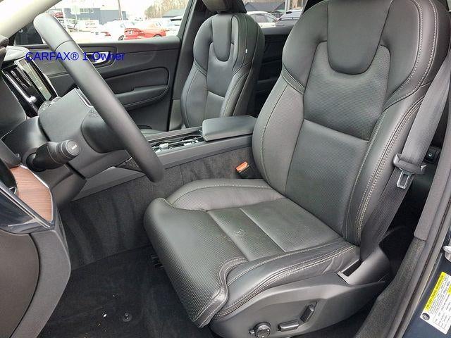 2023 Volvo XC60 B5 AWD Ultimate Dark Theme