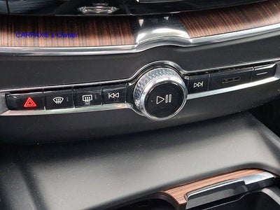 2023 Volvo XC60 B5 AWD Ultimate Dark Theme