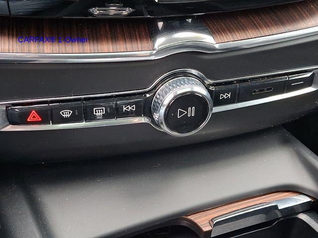 2023 Volvo XC60 B5 AWD Ultimate Dark Theme