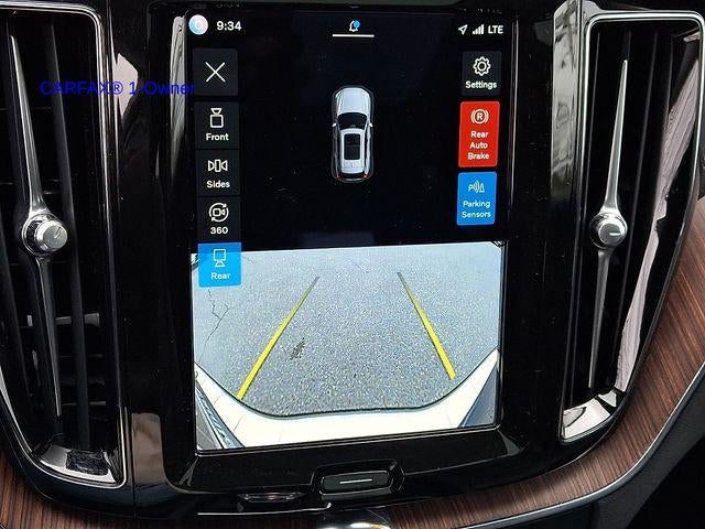 2023 Volvo XC60 B5 AWD Ultimate Dark Theme