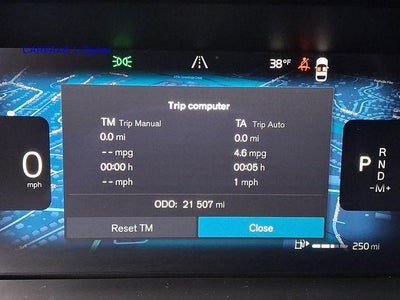 2023 Volvo XC60 B5 AWD Ultimate Dark Theme