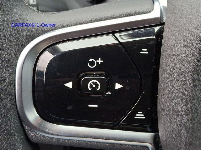 2023 Volvo XC60 B5 AWD Ultimate Dark Theme