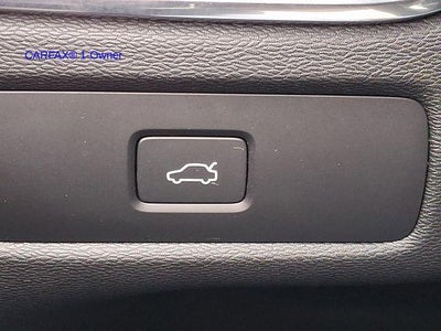 2023 Volvo XC60 B5 AWD Ultimate Dark Theme