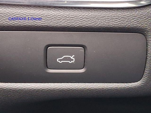 2023 Volvo XC60 B5 AWD Ultimate Dark Theme