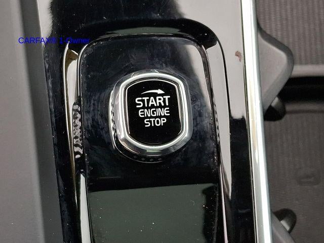 2023 Volvo XC60 B5 AWD Ultimate Dark Theme